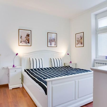 Royal Apartment Near River - Nek4Th Прага Екстериор снимка