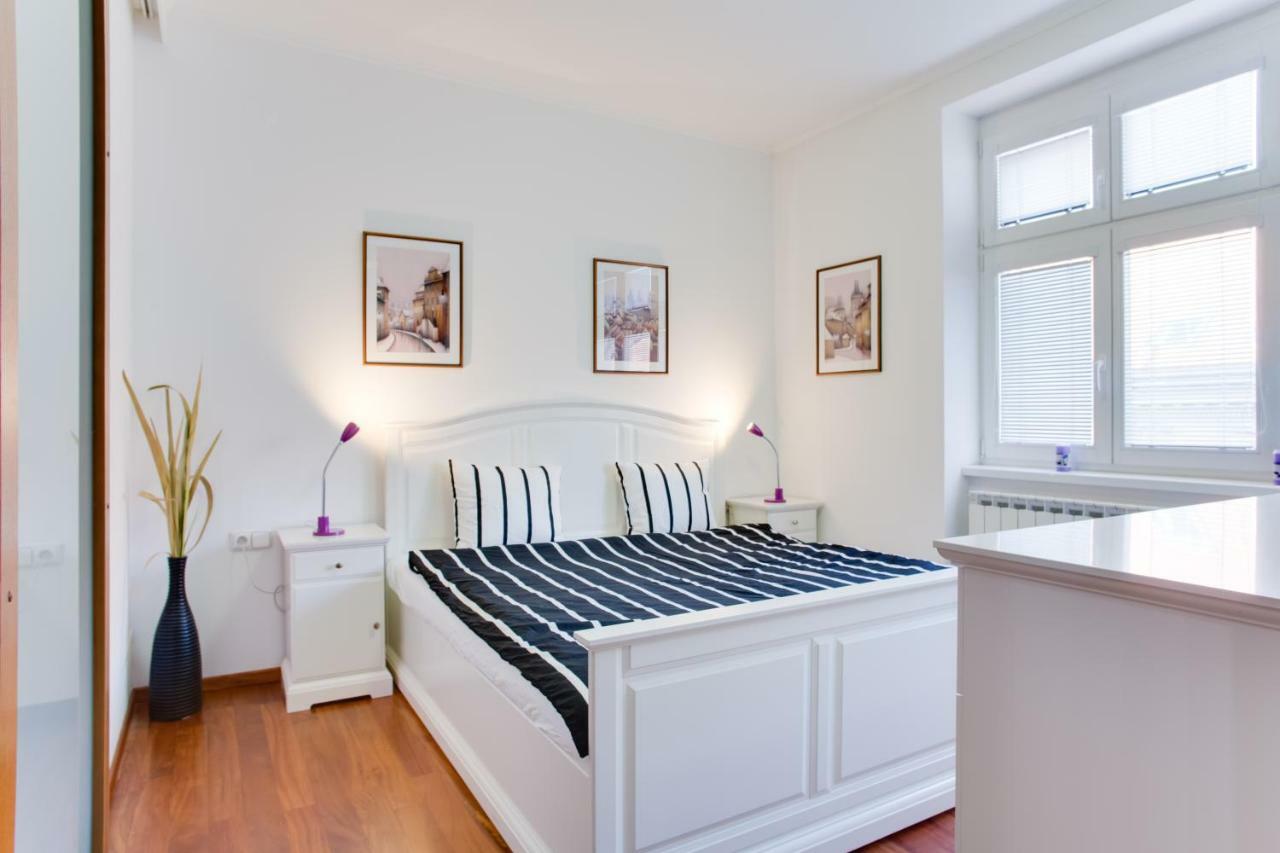 Royal Apartment Near River - Nek4Th Прага Екстериор снимка