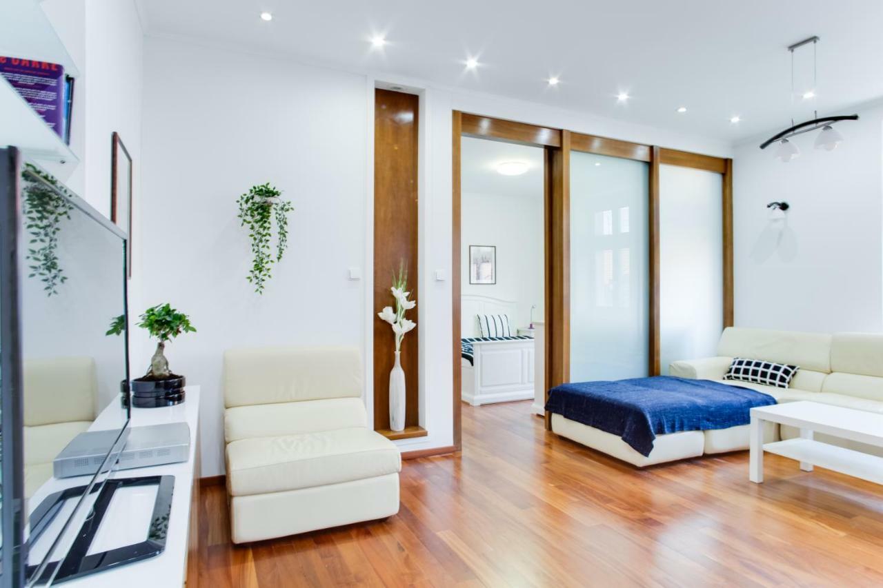 Royal Apartment Near River - Nek4Th Прага Екстериор снимка